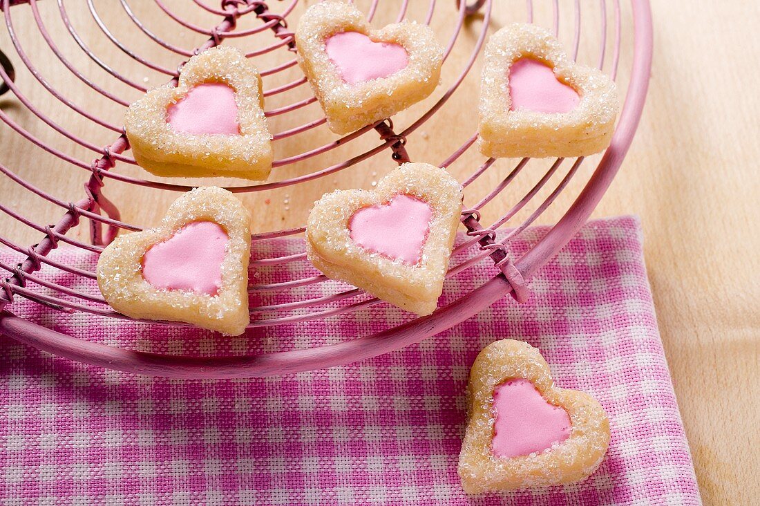 Heart-shaped biscuits for Valentine's Day on cake rack