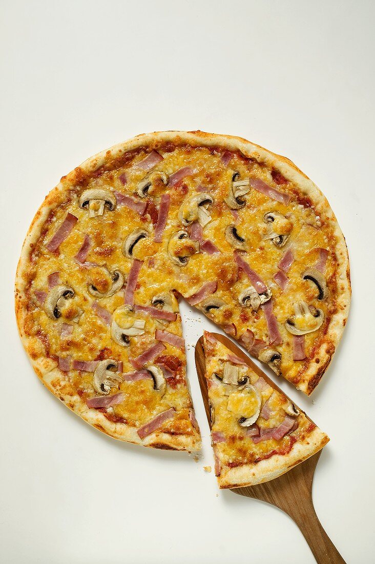 American-style ham and mushroom pizza