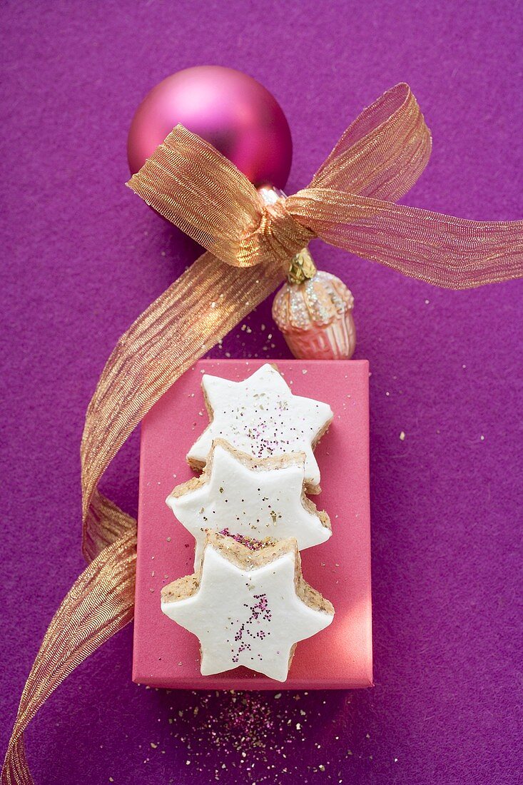 Cinnamon stars on pink box