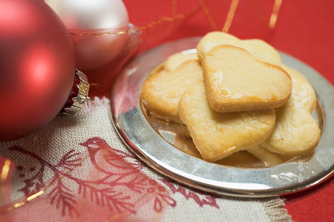 Heart-shaped Christmas biscuits on silver plate