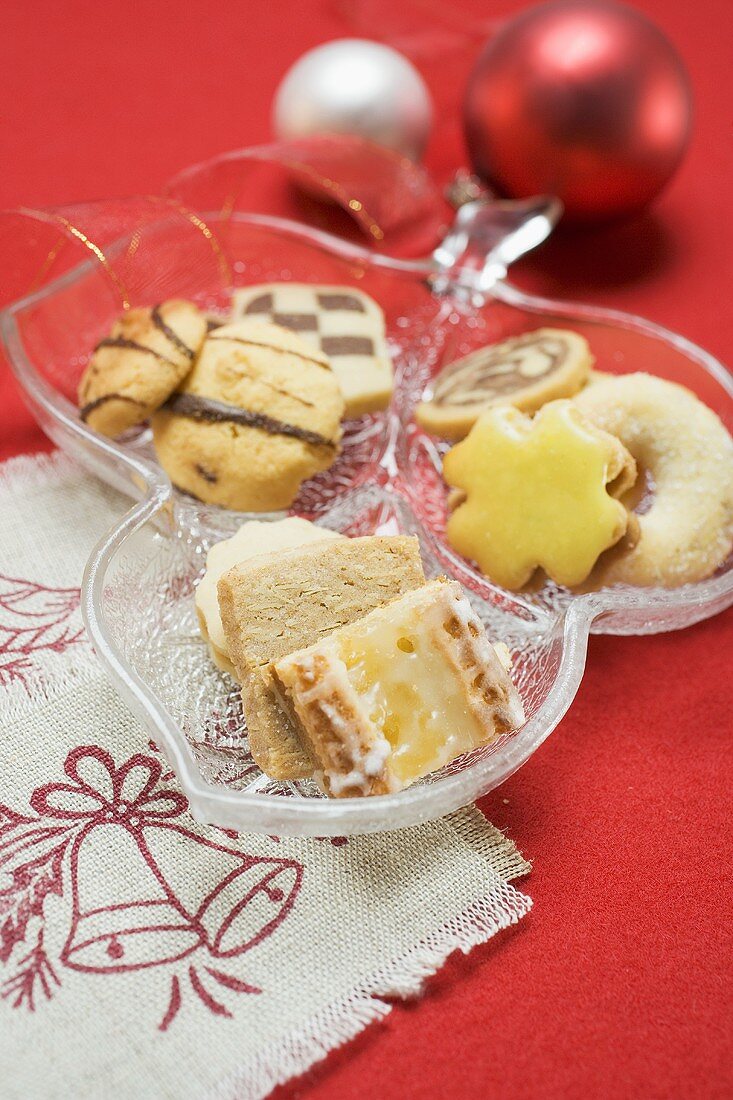 Assorted Christmas biscuits in a glass bowl