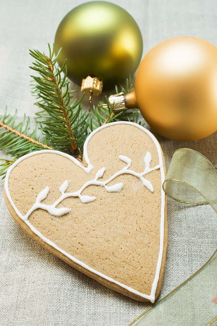 Lebkuchenherz, verziert mit Zuckerglasur (weihnachtlich)