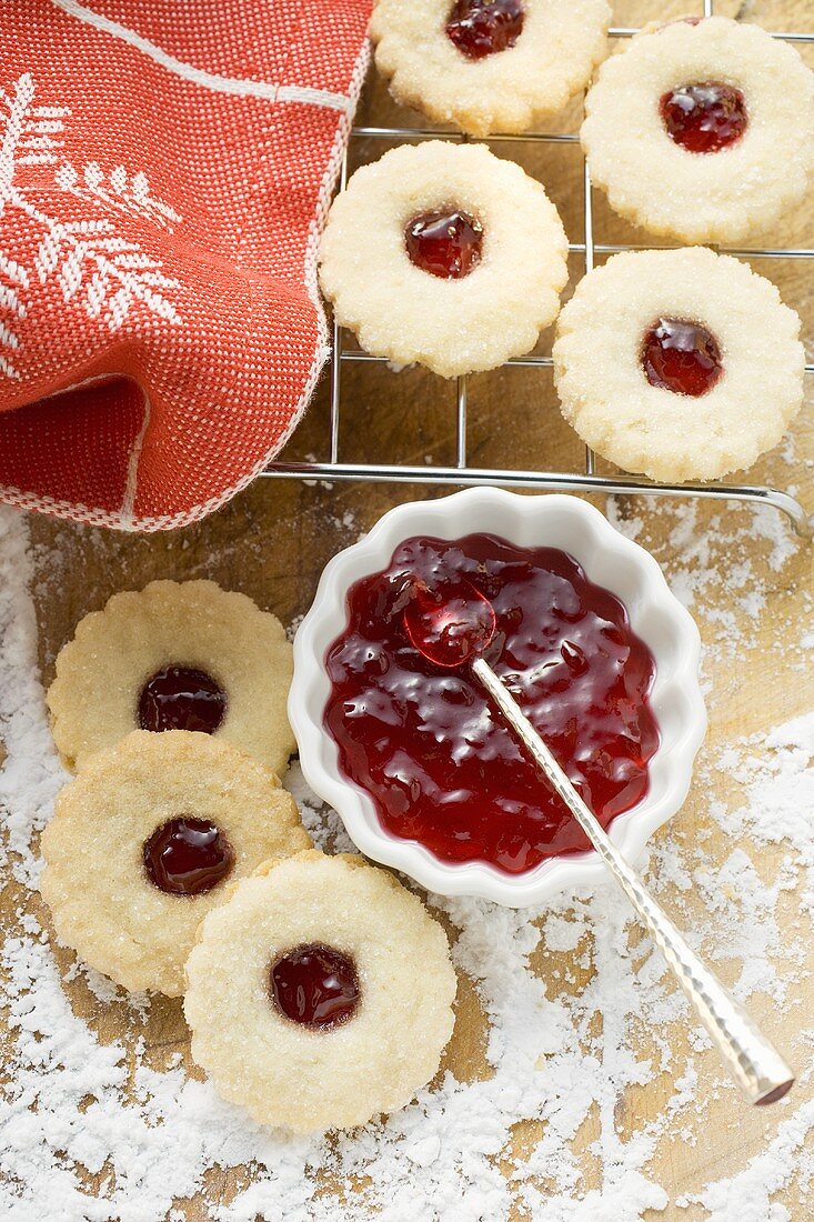 Linzer Plätzchen mit Himbeermarmelade