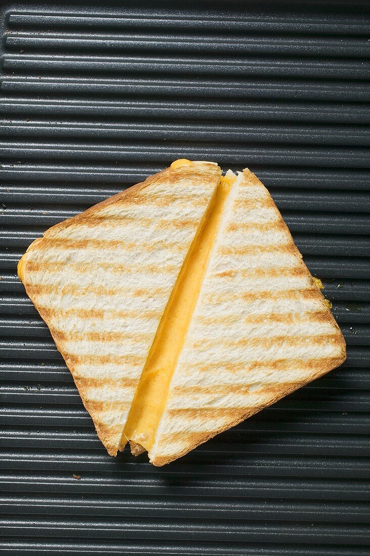 Toasted cheese sandwiches on grill plate