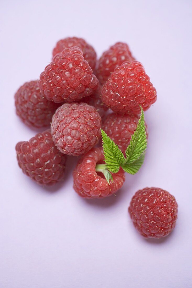 Himbeeren mit Blatt