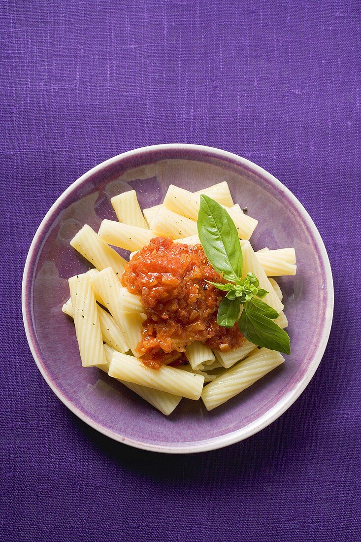 Rigatoni mit Tomatensauce