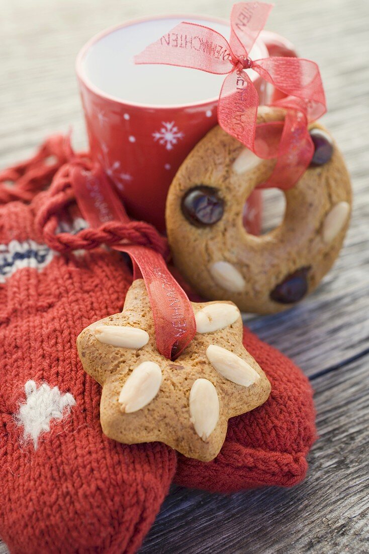 Gingerbread tree ornaments, cup and woollen mitten