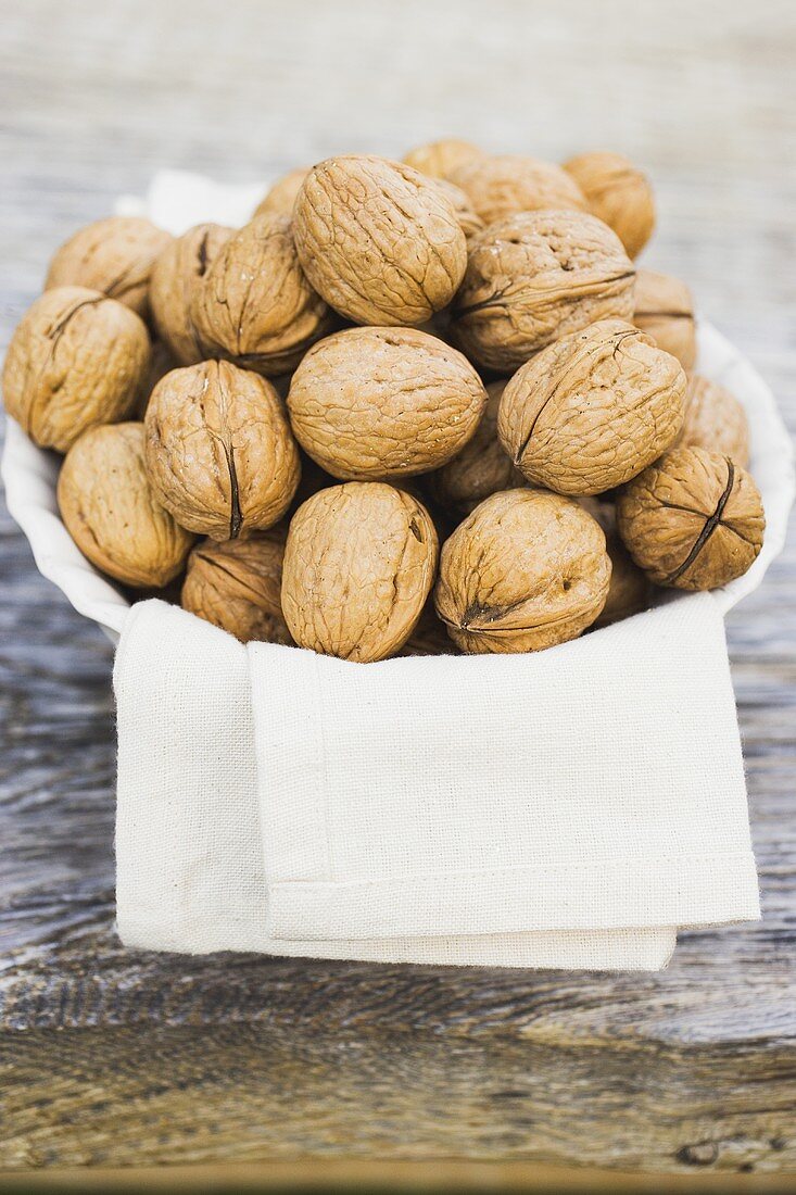 Walnuts on cloth in white bowl