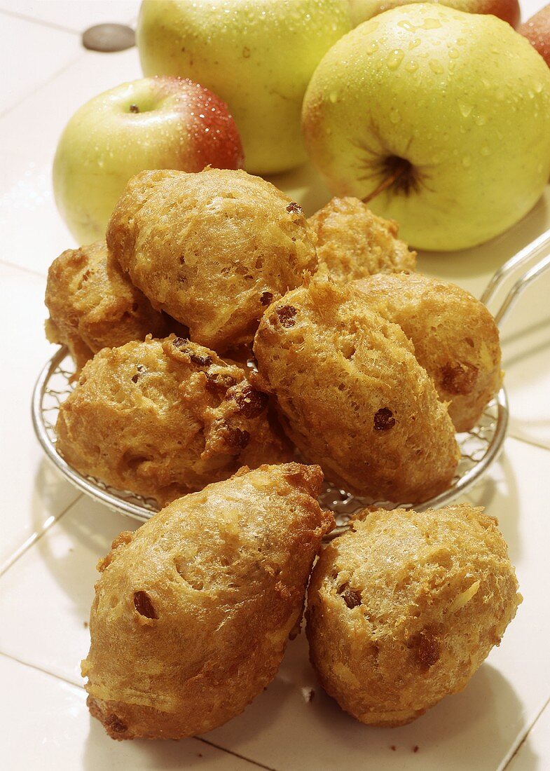 Fritters with raisins and apples