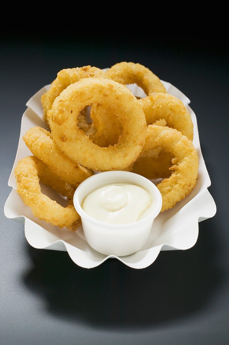 Deep-fried onion rings with mayonnaise