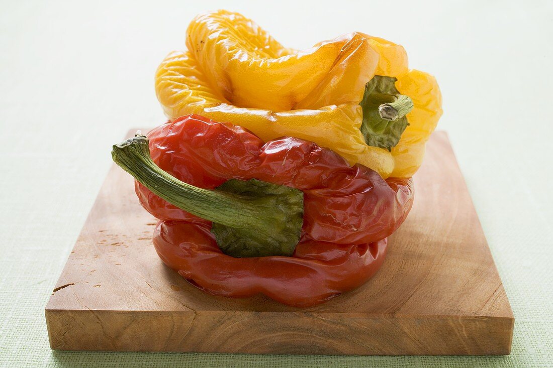 Grilled peppers on chopping board