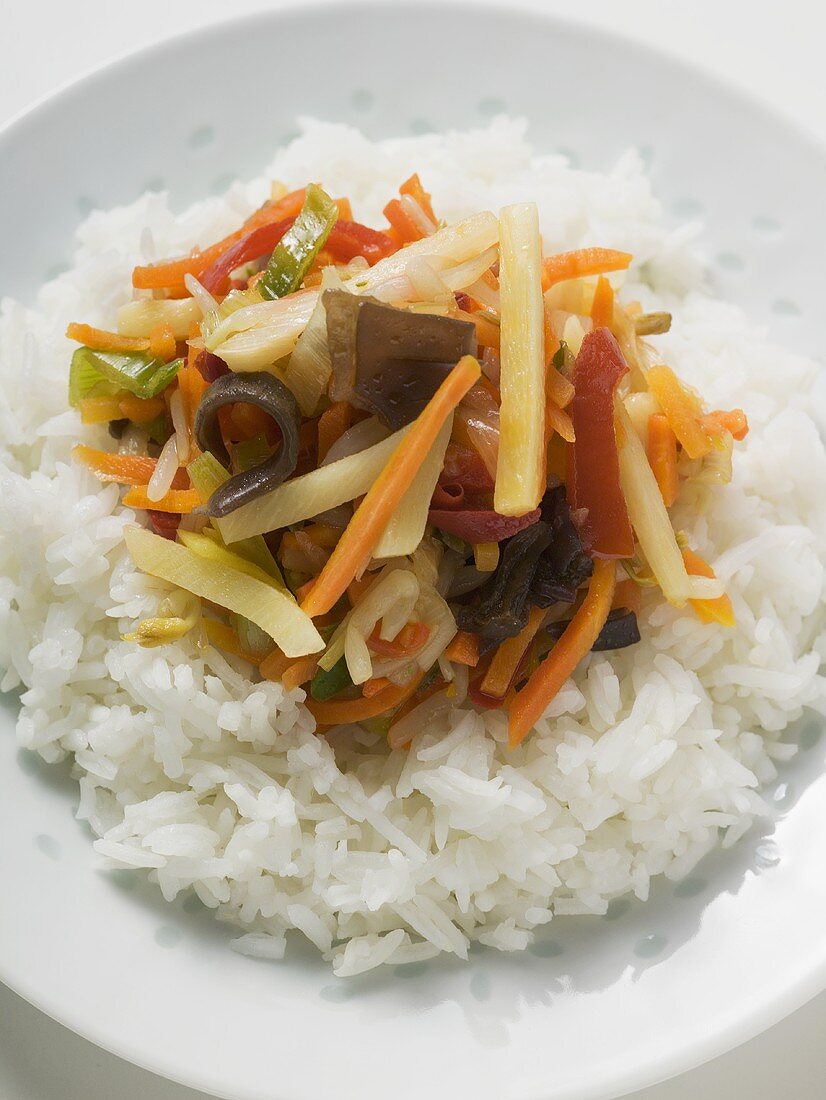 Reis mit asiatischem Gemüse