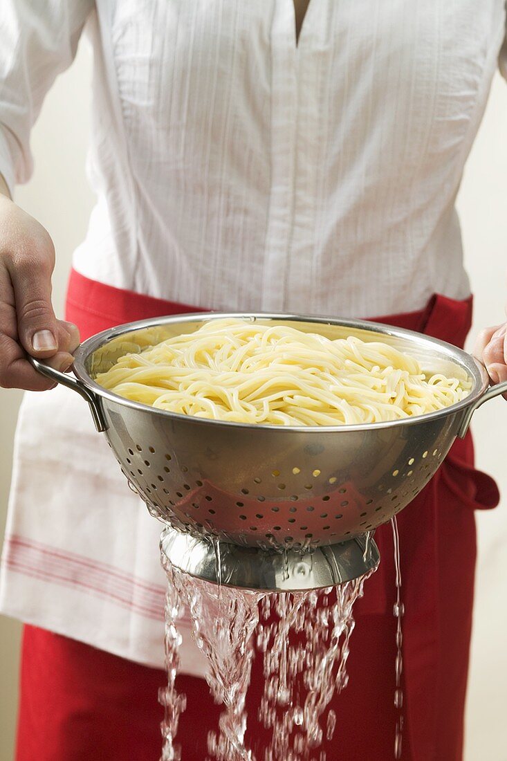 Draining cooked spaghetti