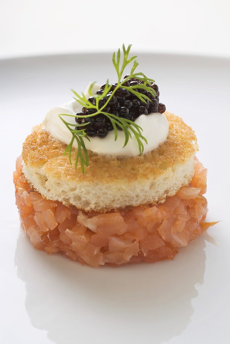 Tower of salmon tartare, white toast, sour cream & caviar