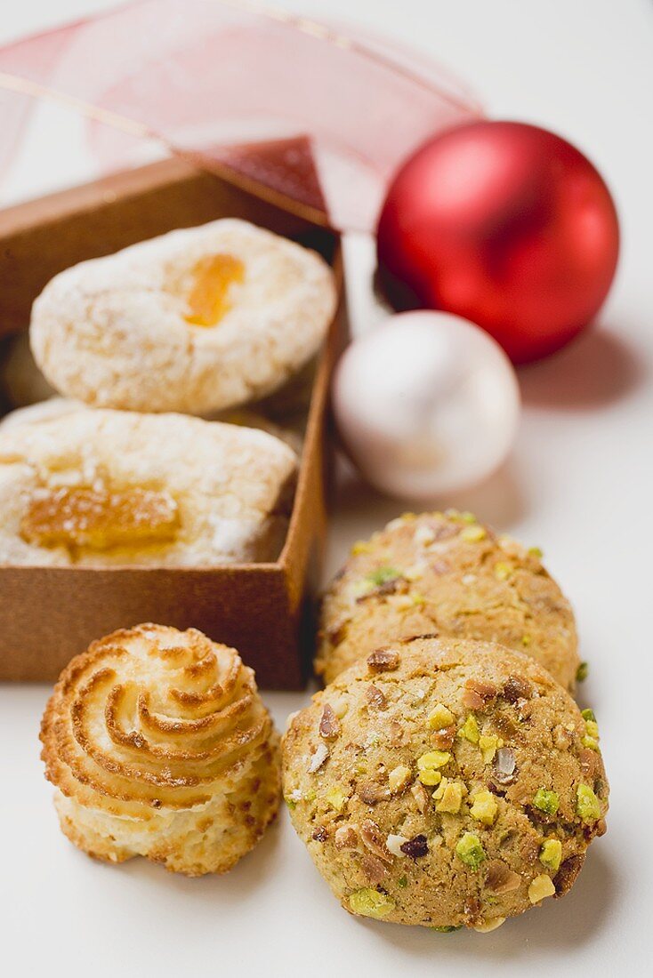 Assorted Italian almond biscuits to give as a gift