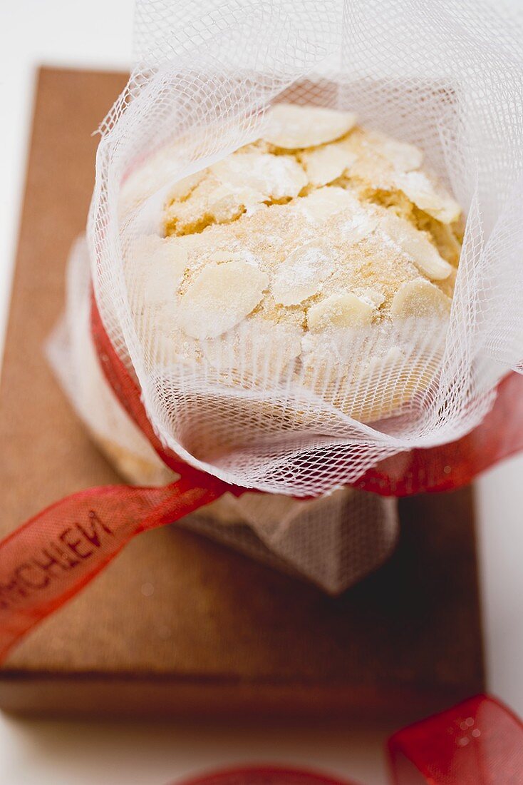 Italian almond biscuits to give as a gift (Christmas)