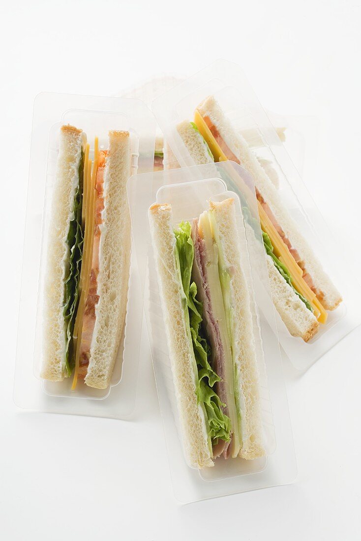 Sandwiches in packaging to take away