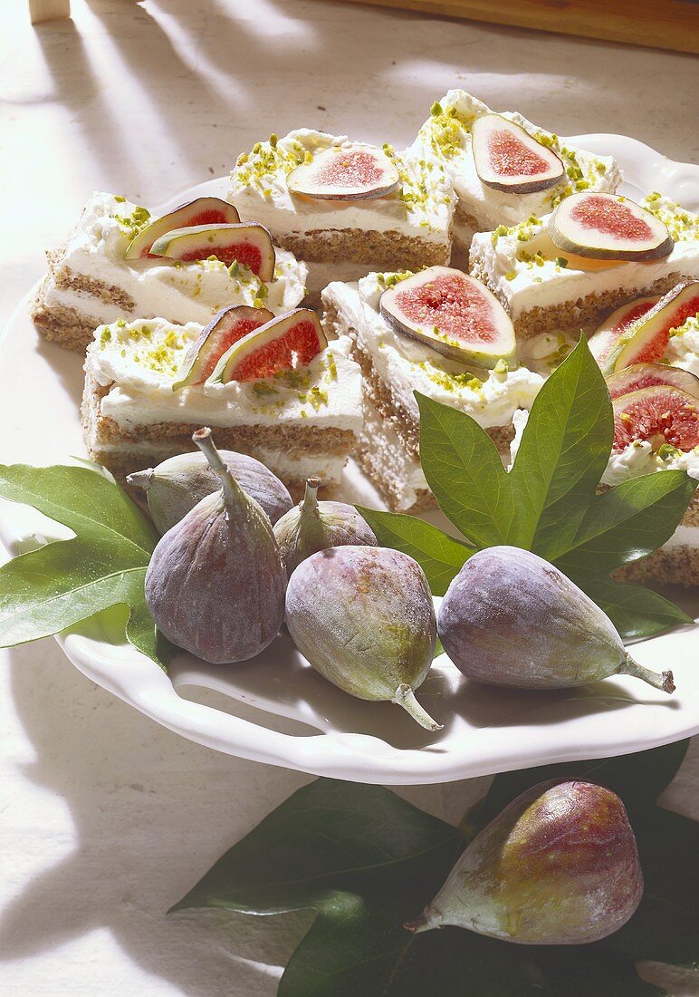 Cream and nut slices with figs