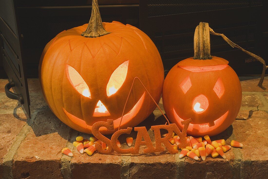 Pumpkin lanterns, the word 'Scary' & candy corn for Halloween