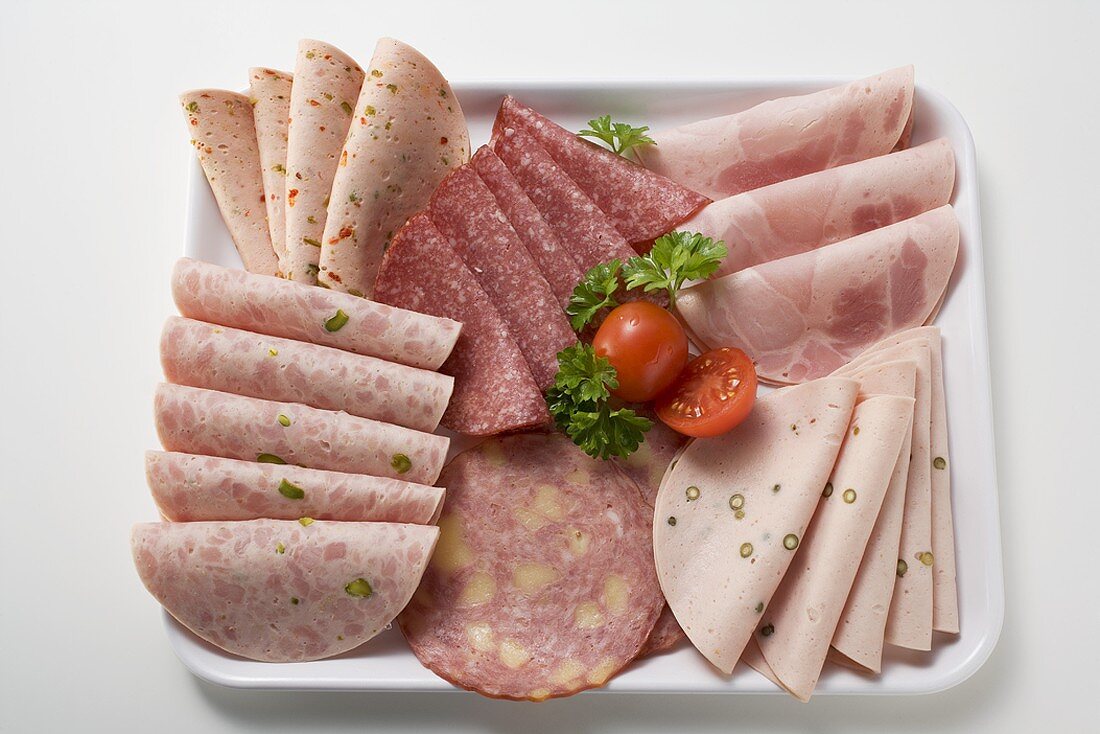 Cold cuts platter with cherry tomatoes & parsley (overhead)