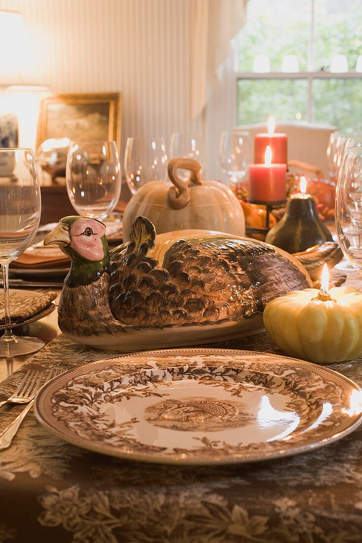 Festlich gedeckter Tisch zu Thanksgiving (USA)