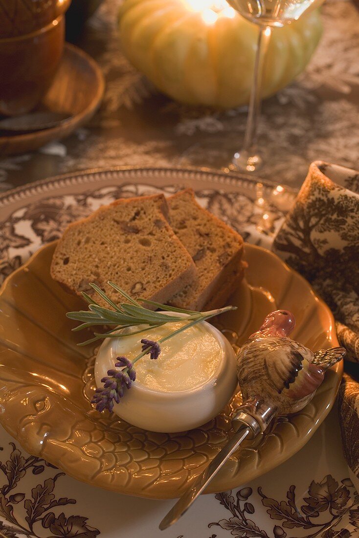 Place-setting with bread and butter for Thanksgiving (USA)