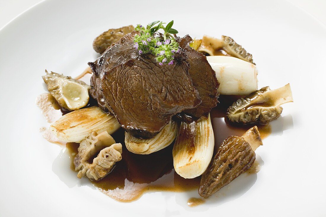 Roast beef with morels and garlic
