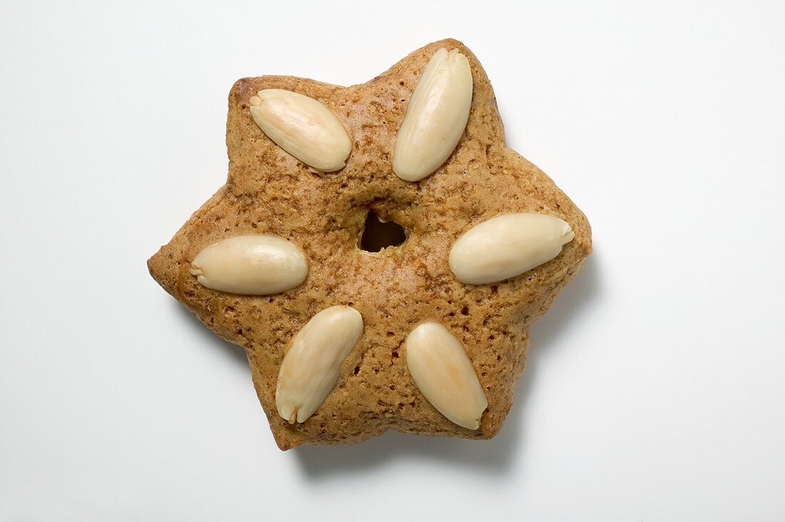 Gingerbread star with almonds