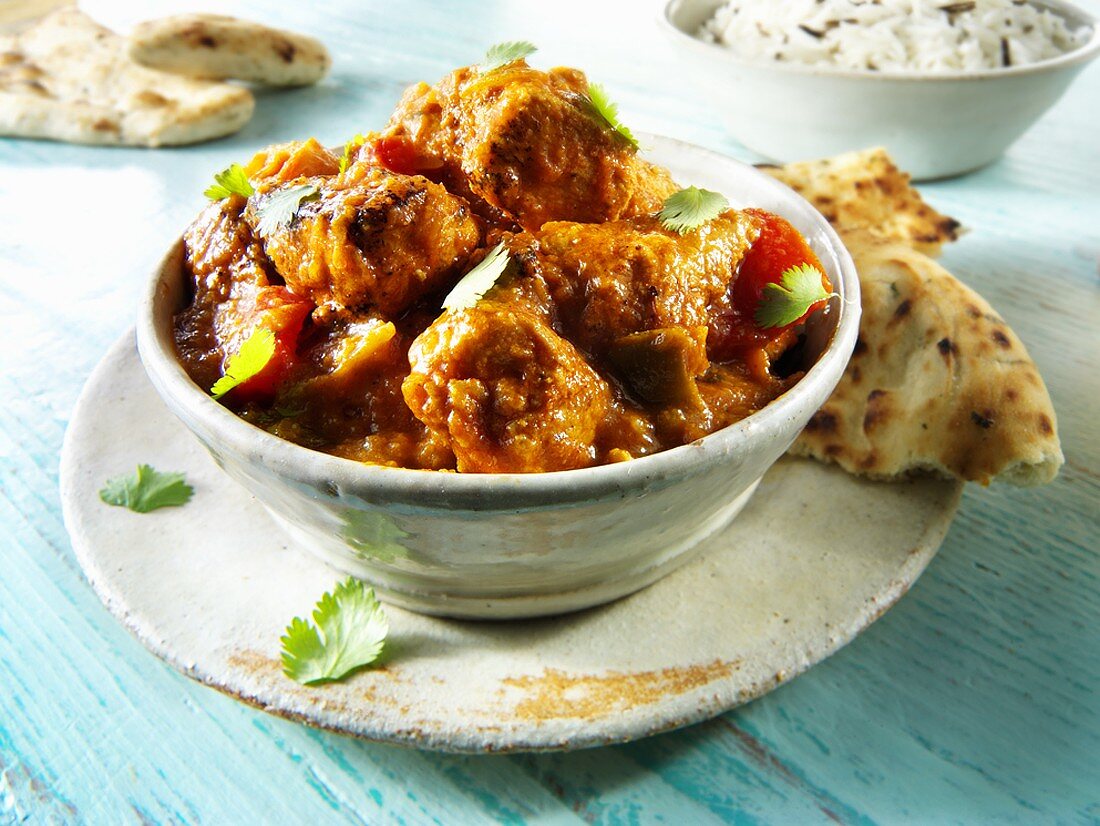 Jalfrezi (spicy meat curry, India) with flatbread