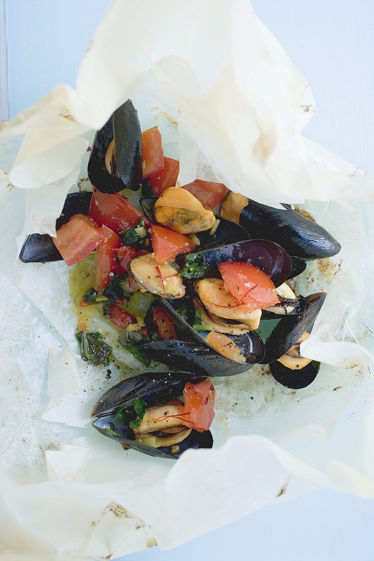 Mussels with tomatoes and saffron on parchment paper