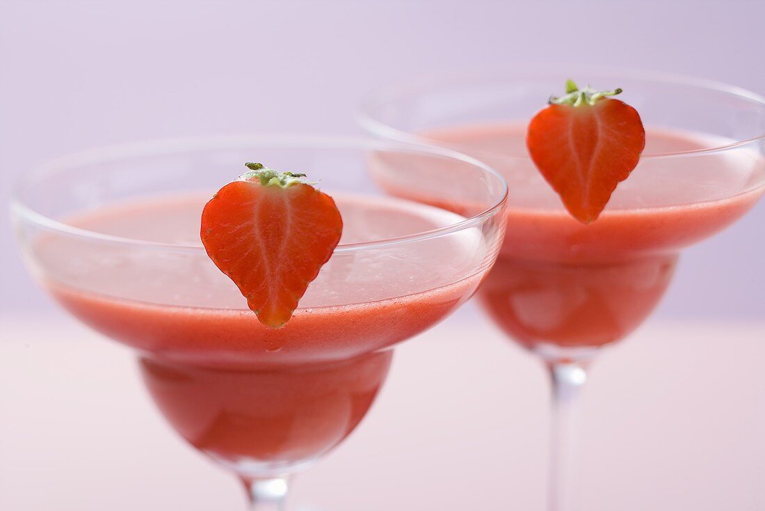 Zwei Gläser Strawberry Daiquiri