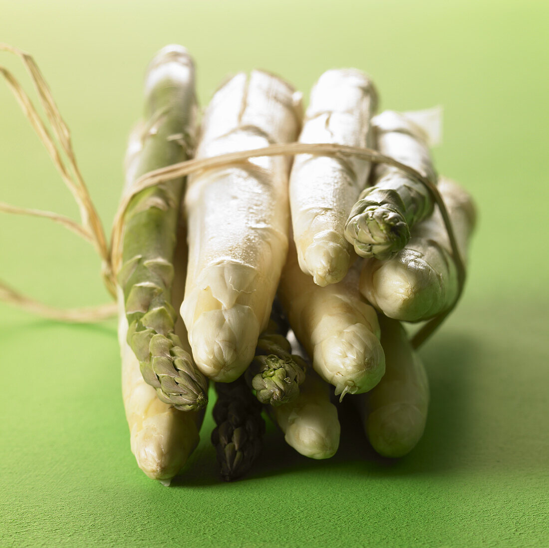 White and green asparagus, a bundle