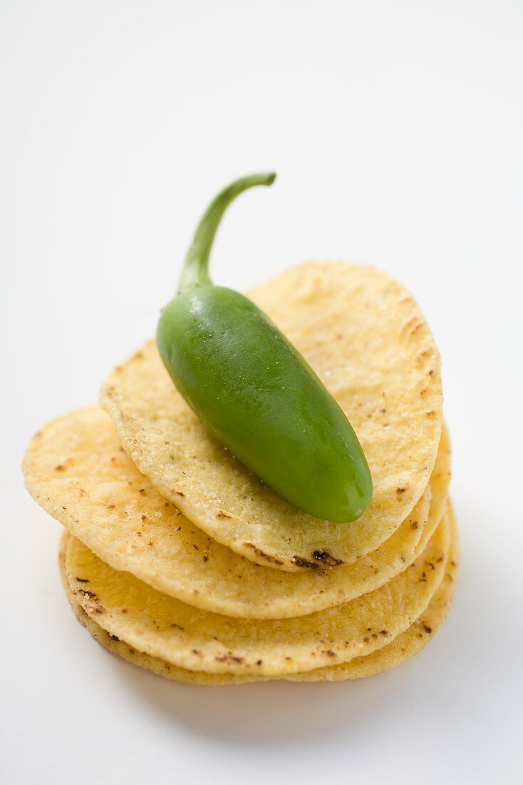 Tortillachips mit grüner Jalapeno Chilischote