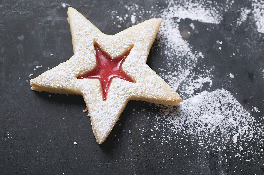 Jam biscuit with icing sugar