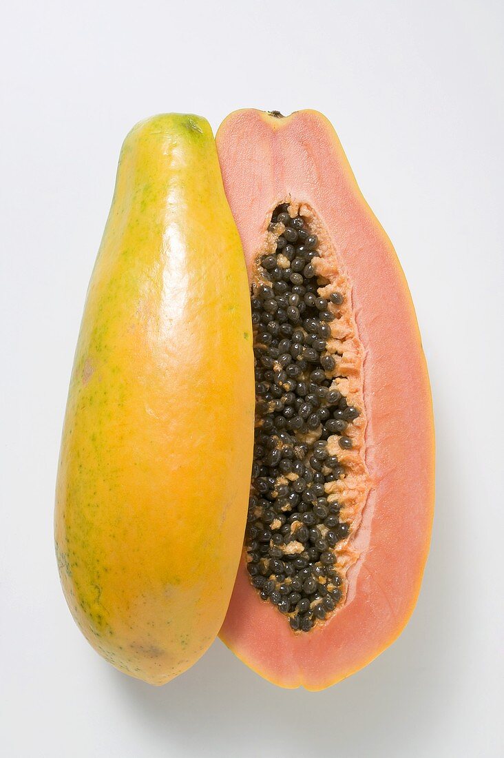 Papaya, halbiert