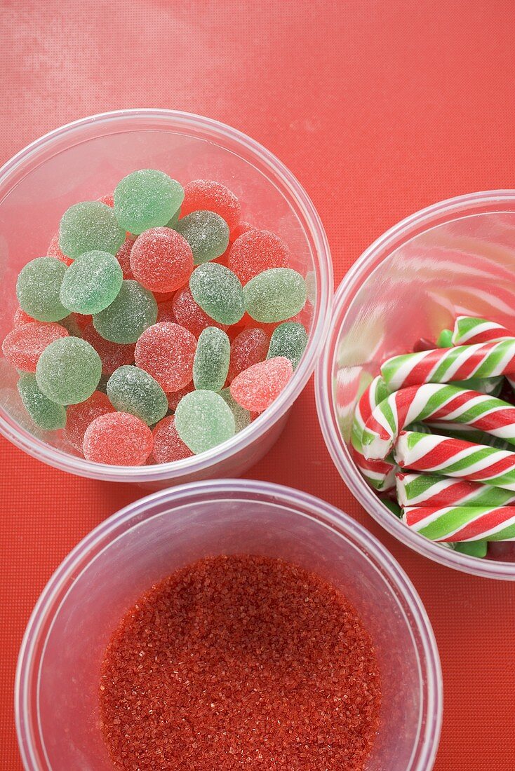 Geleebonbons, Zuckerstangen und roter Zucker