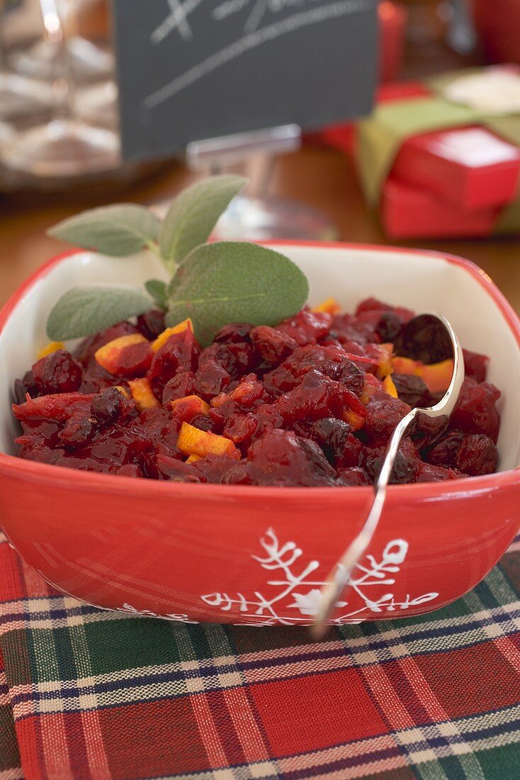Cranberrysauce auf Weihnachtstisch (USA)
