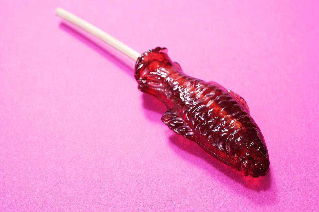 Fish-shaped lollipop