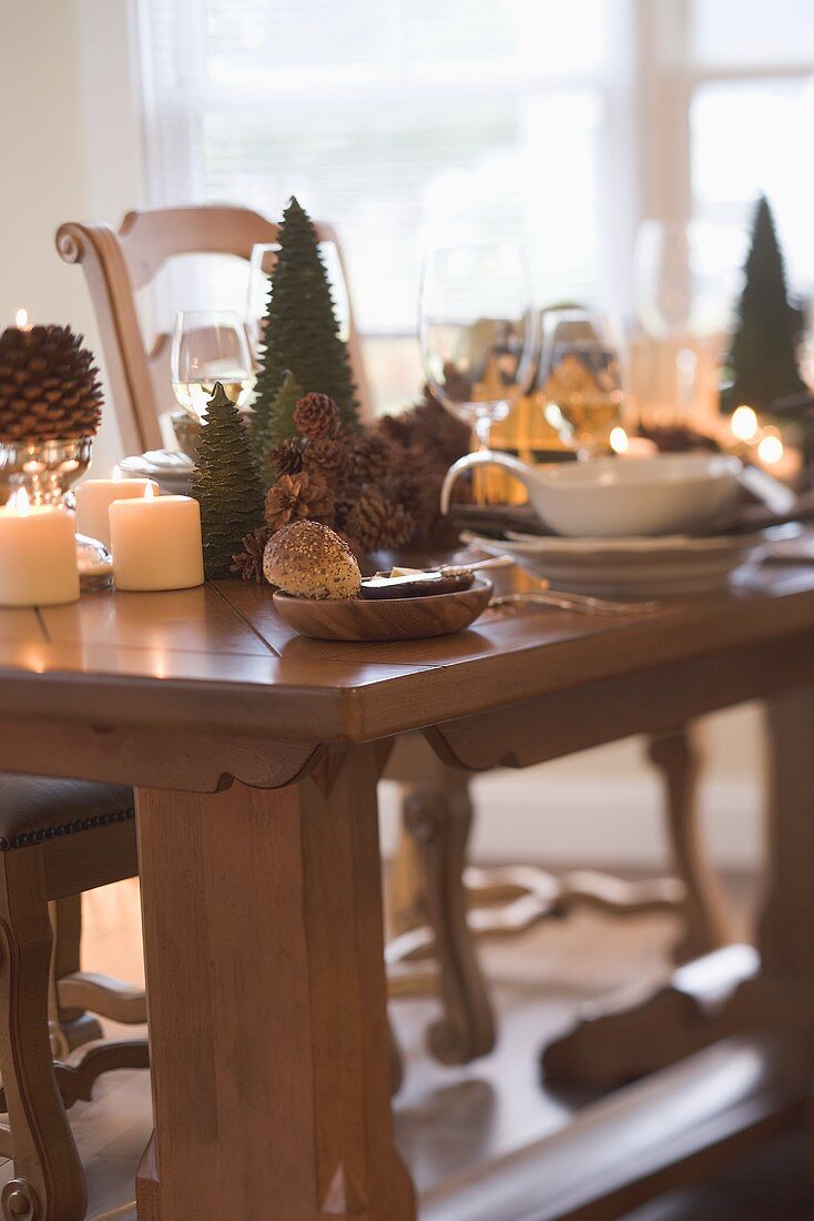 Weihnachtlich gedeckter Tisch (Ausschnitt)