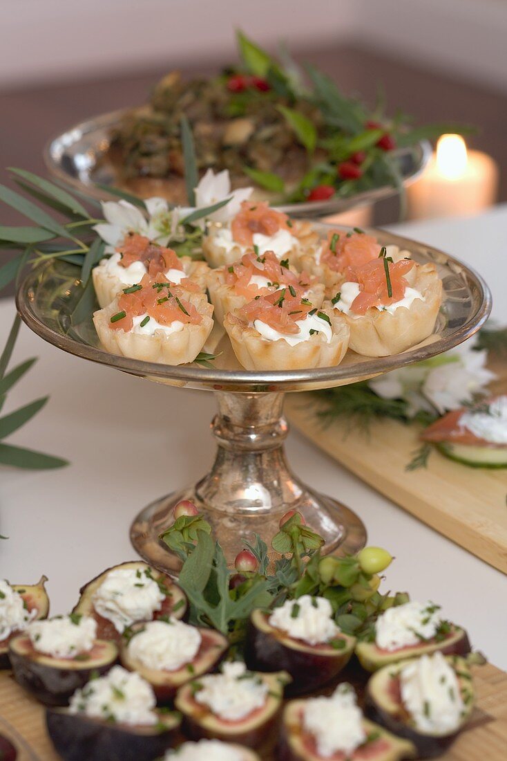 Lachspastetchen und gefüllte Feigen zu Weihnachten