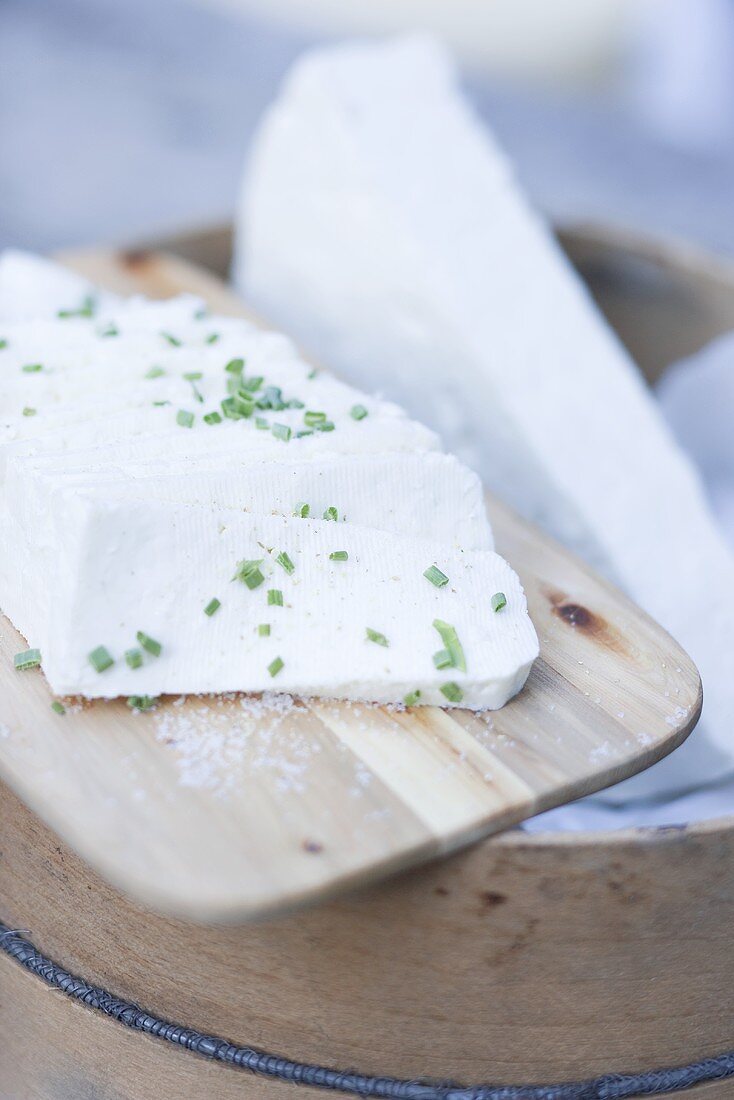 Schafskäse mit Schnittlauch