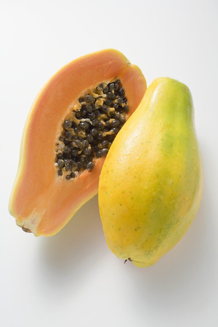 Papaya, halbiert