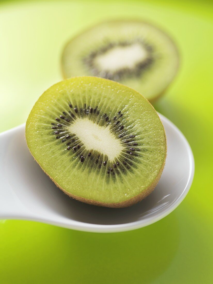 Two halves of a kiwi fruit