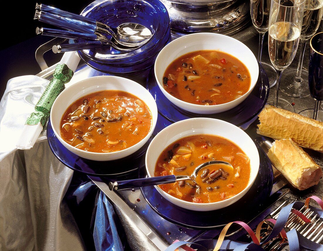 Spicy bean soup with baguette