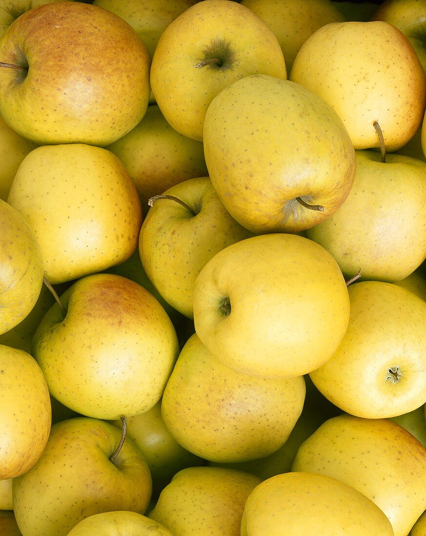 Golden Delicious apples (full-frame)