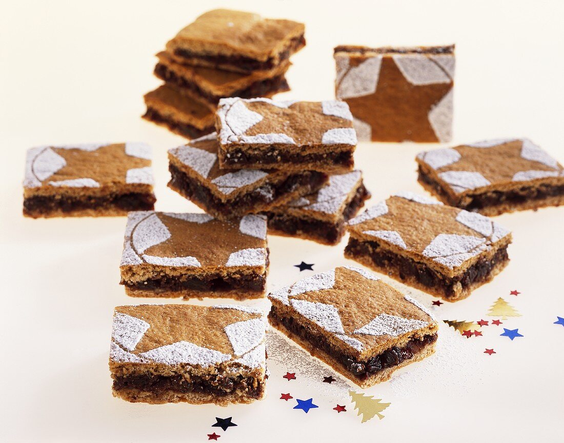 Gingerbread slices with chocolate and nut filling