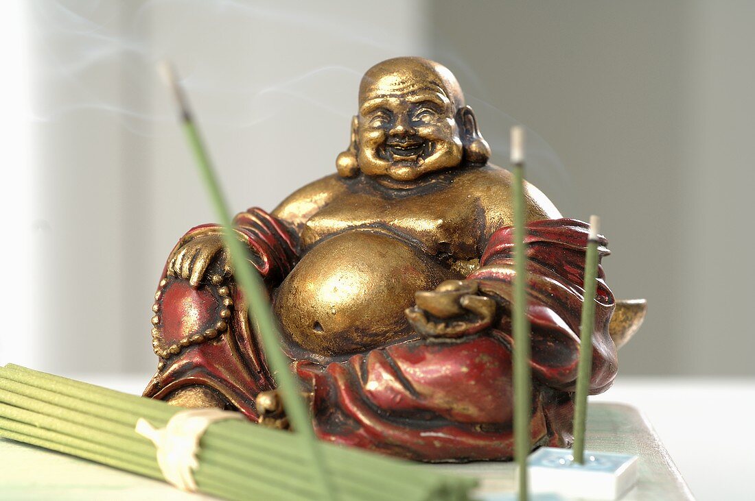 Grüner Tee Räucherstäbchen mit Buddha-Figur
