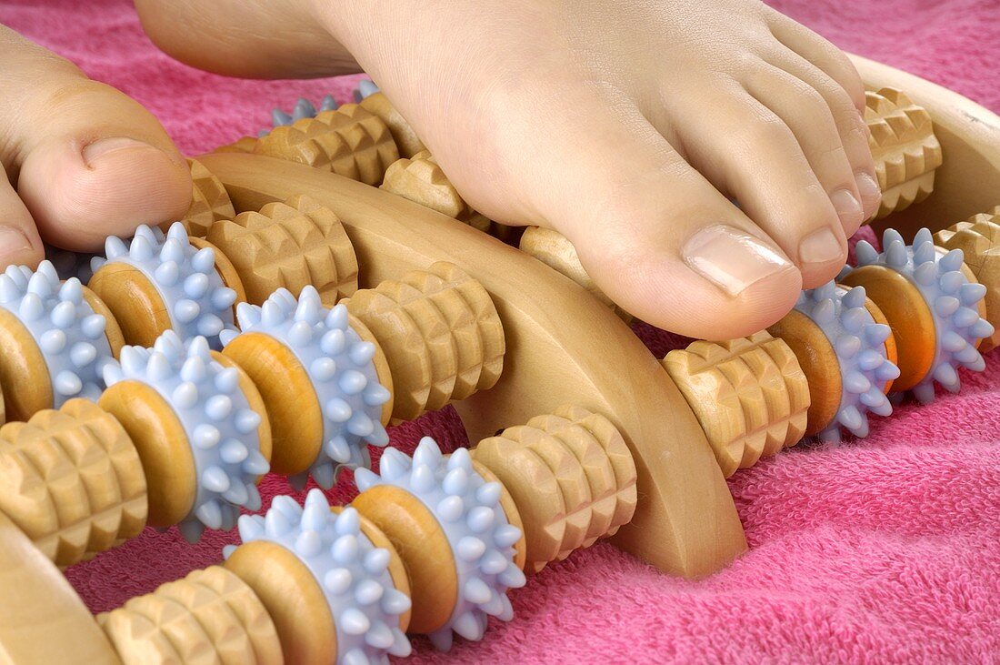 Foot massage with massage roller