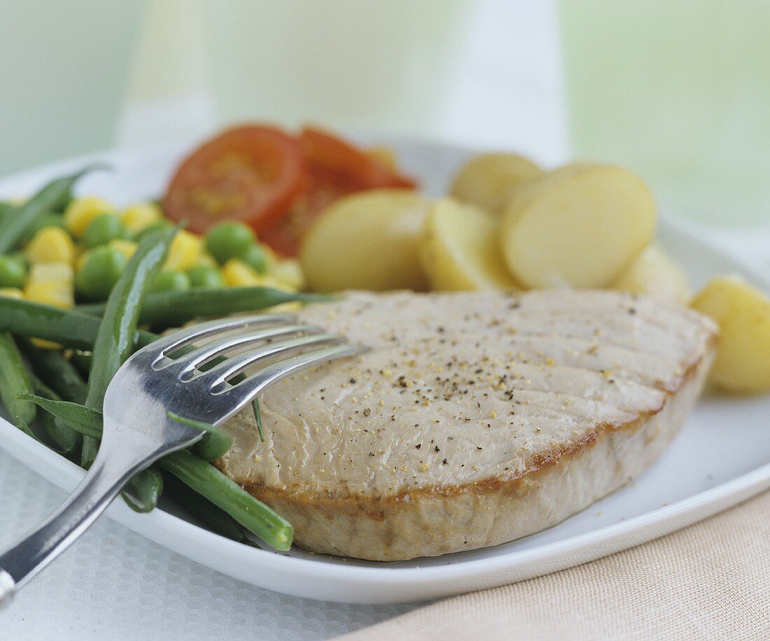 Thunfischsteak mit Gemüse