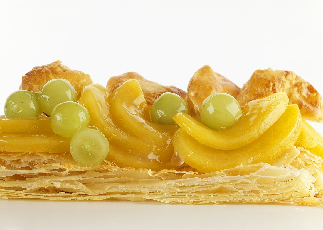 Puff pastry with peach slices and grapes